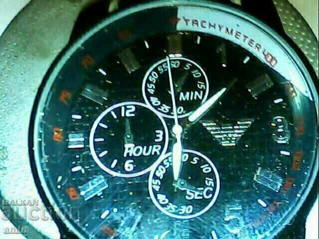 Δημοπρασία όμορφο 4θέσιο armani λειτουργεί τέλεια Δημοπρασία όμορφο 4θέσιο armani λειτουργεί τέλεια