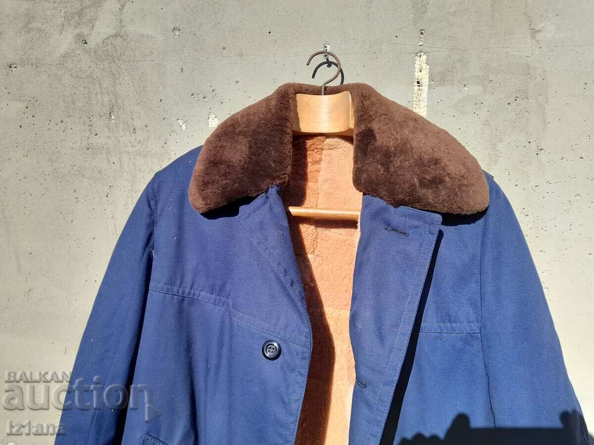 Old fur coat with price 50.00 BGN | € 25.56 Old fur coat with price 50.00 BGN | € 25.56