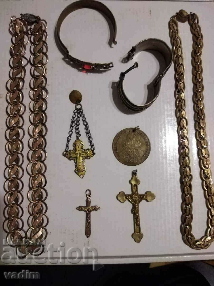 LOT OF ANTIQUE JEWELRY with price 300.00 BGN | € 153.39