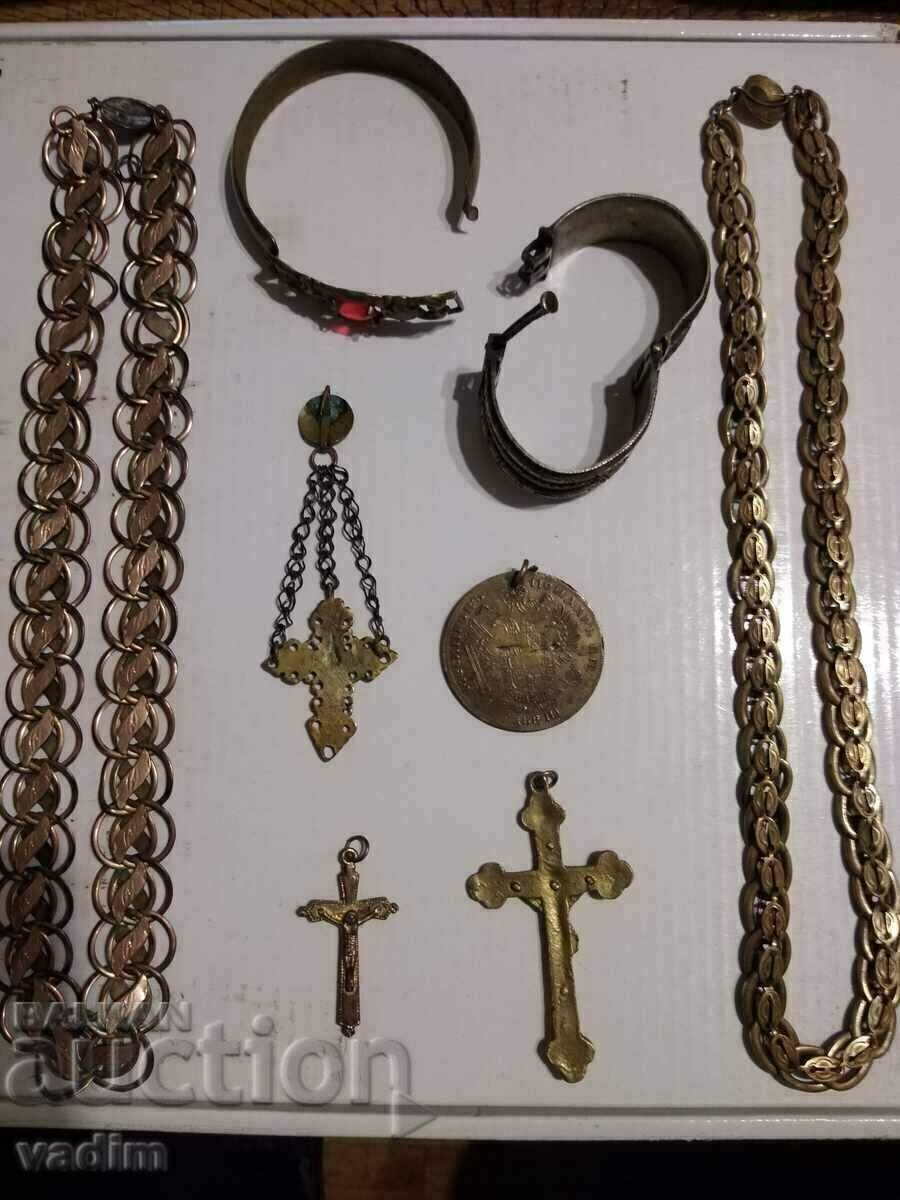 Auction  LOT OF ANTIQUE JEWELRY