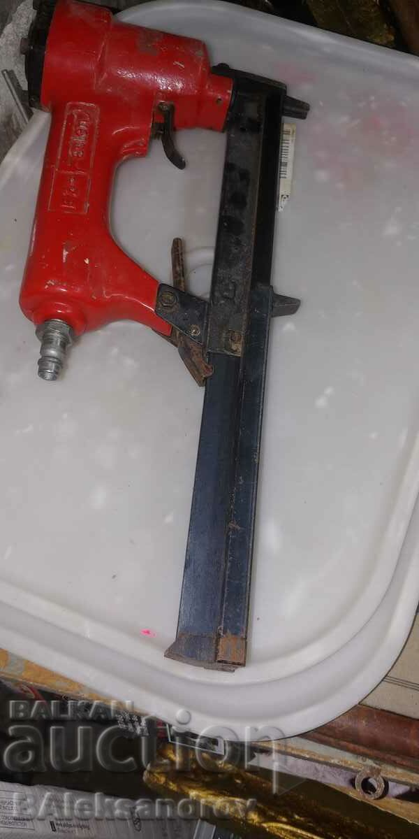 Auction A pneumatic gun Auction A pneumatic gun