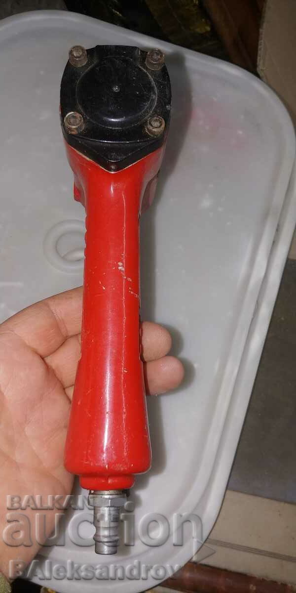 A pneumatic gun - 6 A pneumatic gun - 6