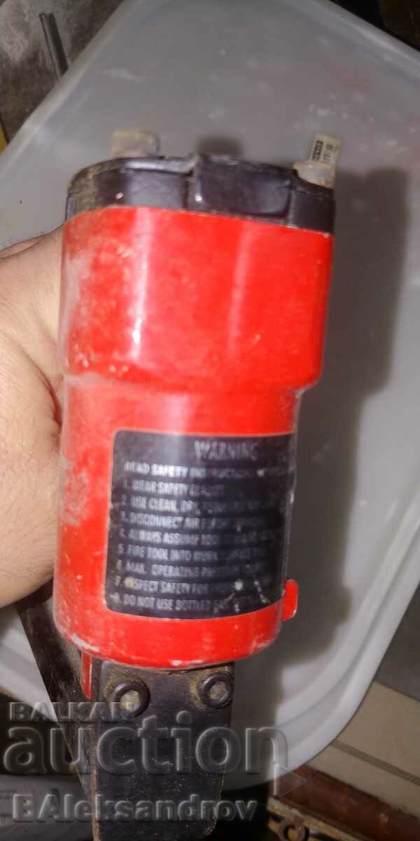 A pneumatic gun - 7 A pneumatic gun - 7