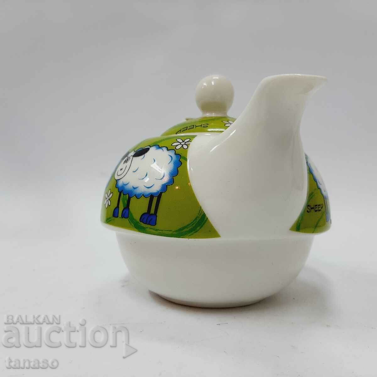 Auction  Wisen porcelain teapot, Germany(7.4)