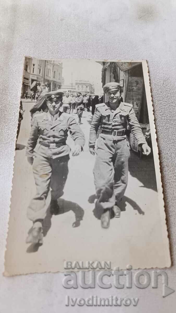 Снимка Пловдивъ Двама офицери на разходка