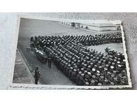 Снимка София Офицери и войници в двора на Военното у-ще 1938
