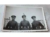 Снимка София Трима офицери в двора на Военното училище