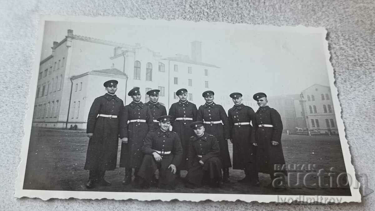 Снимка София Кандидат офицери в двора на Военното училище