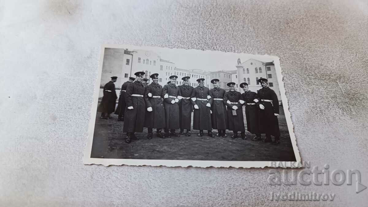 Снимка София Кандидат офицери в двора на Военното училище