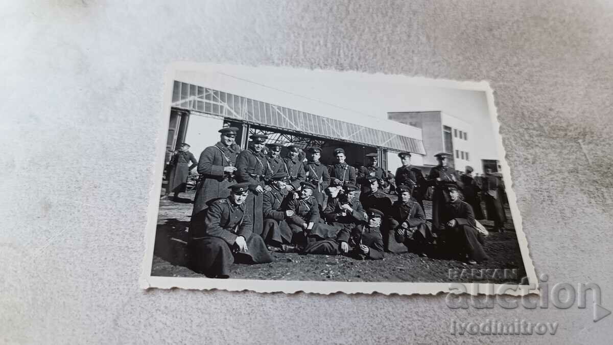 Foto Sofia Ofițeri candidați în curtea Școlii Militare