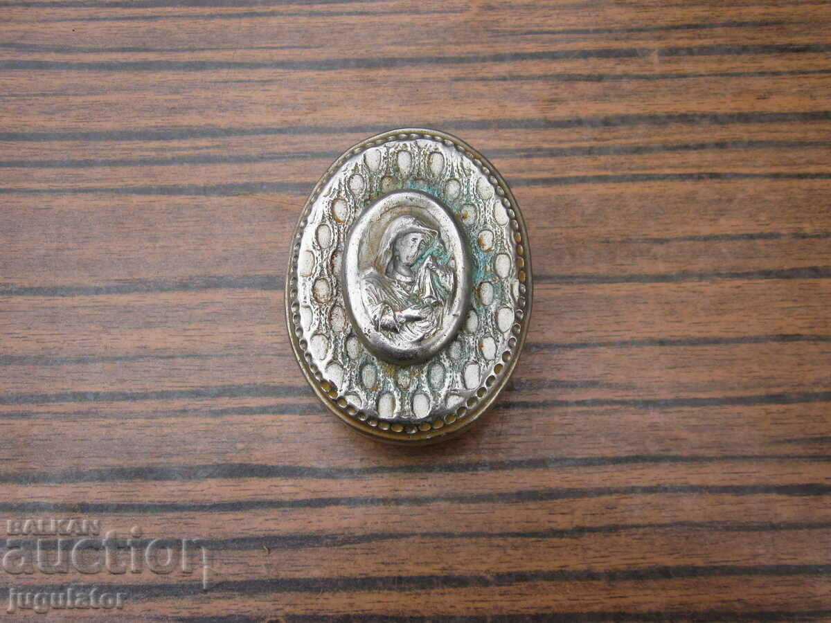 veche cutie religioasă bulgară cu Maica Domnului cu preț 35.00 BGN | € 17.90 veche cutie religioasă bulgară cu Maica Domnului cu preț 35.00 BGN | € 17.90