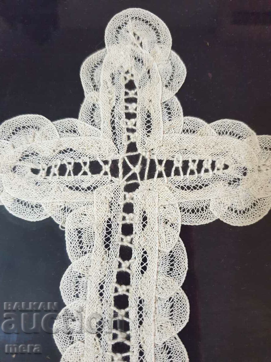Auction Fine Brussels lace cross framed under glass Auction Fine Brussels lace cross framed under glass