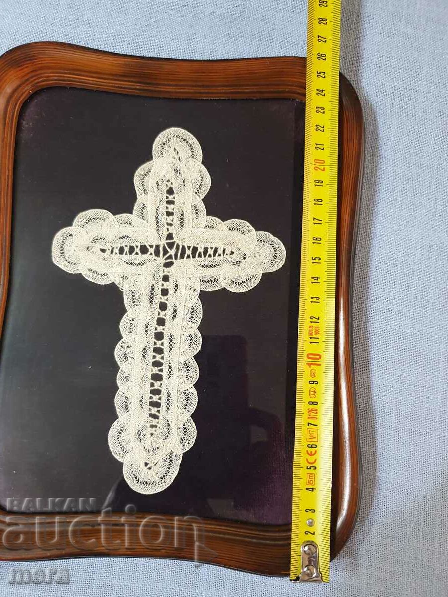 Delivery of Fine Brussels lace cross framed under glass Delivery of Fine Brussels lace cross framed under glass
