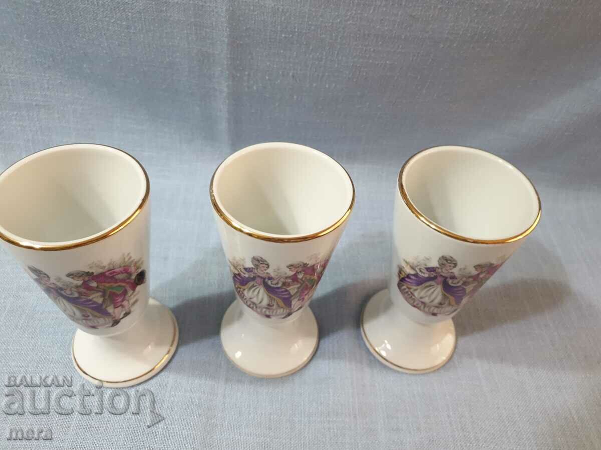 Cupe vintage din portelan francez Tradition cnp Franta cu preț 90.00 BGN | € 46.02 Cupe vintage din portelan francez Tradition cnp Franta cu preț 90.00 BGN | € 46.02