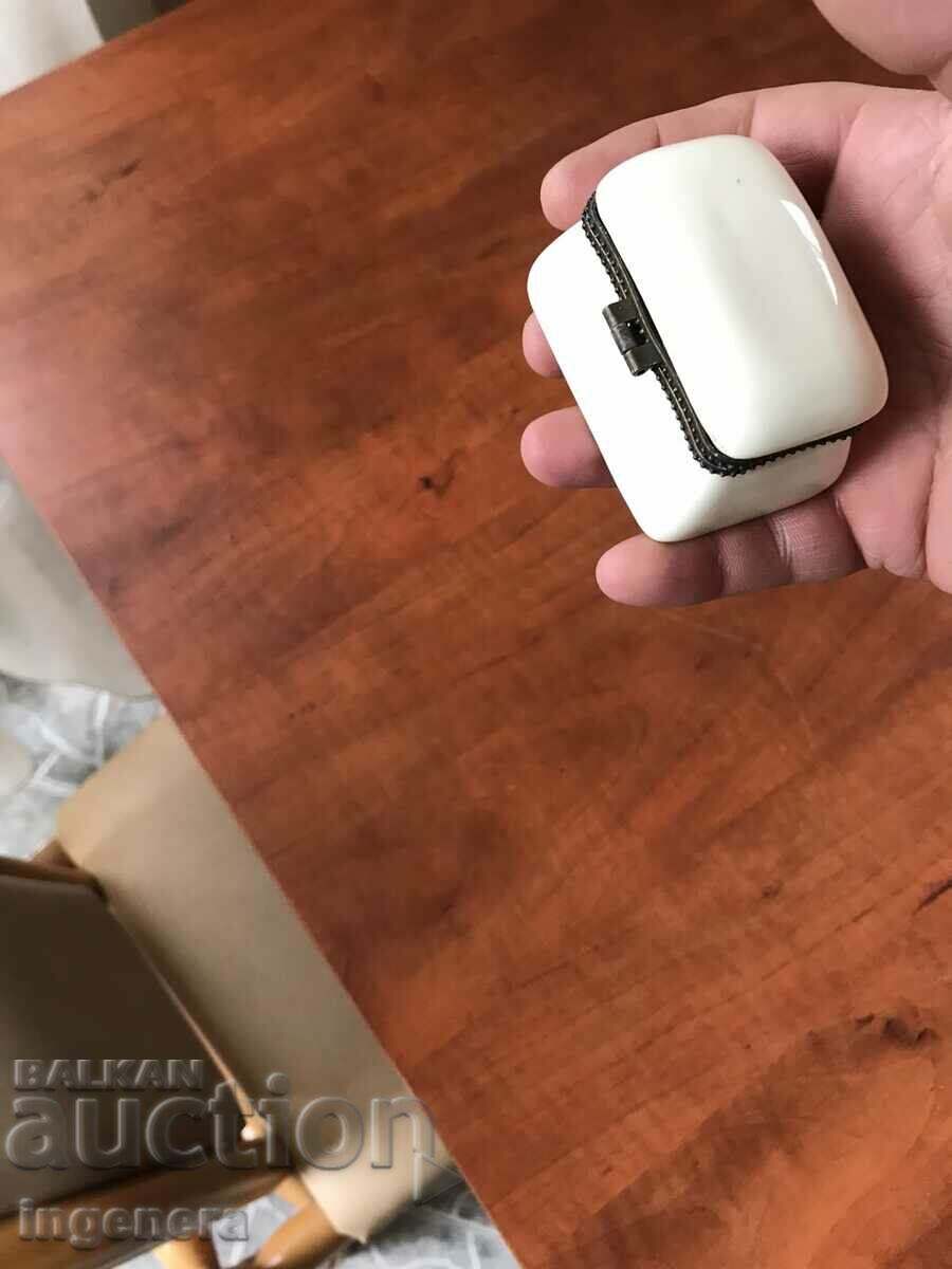 Delivery of PORCELAIN BOX BOX BRASS HARDWARE BEAUTY Delivery of PORCELAIN BOX BOX BRASS HARDWARE BEAUTY