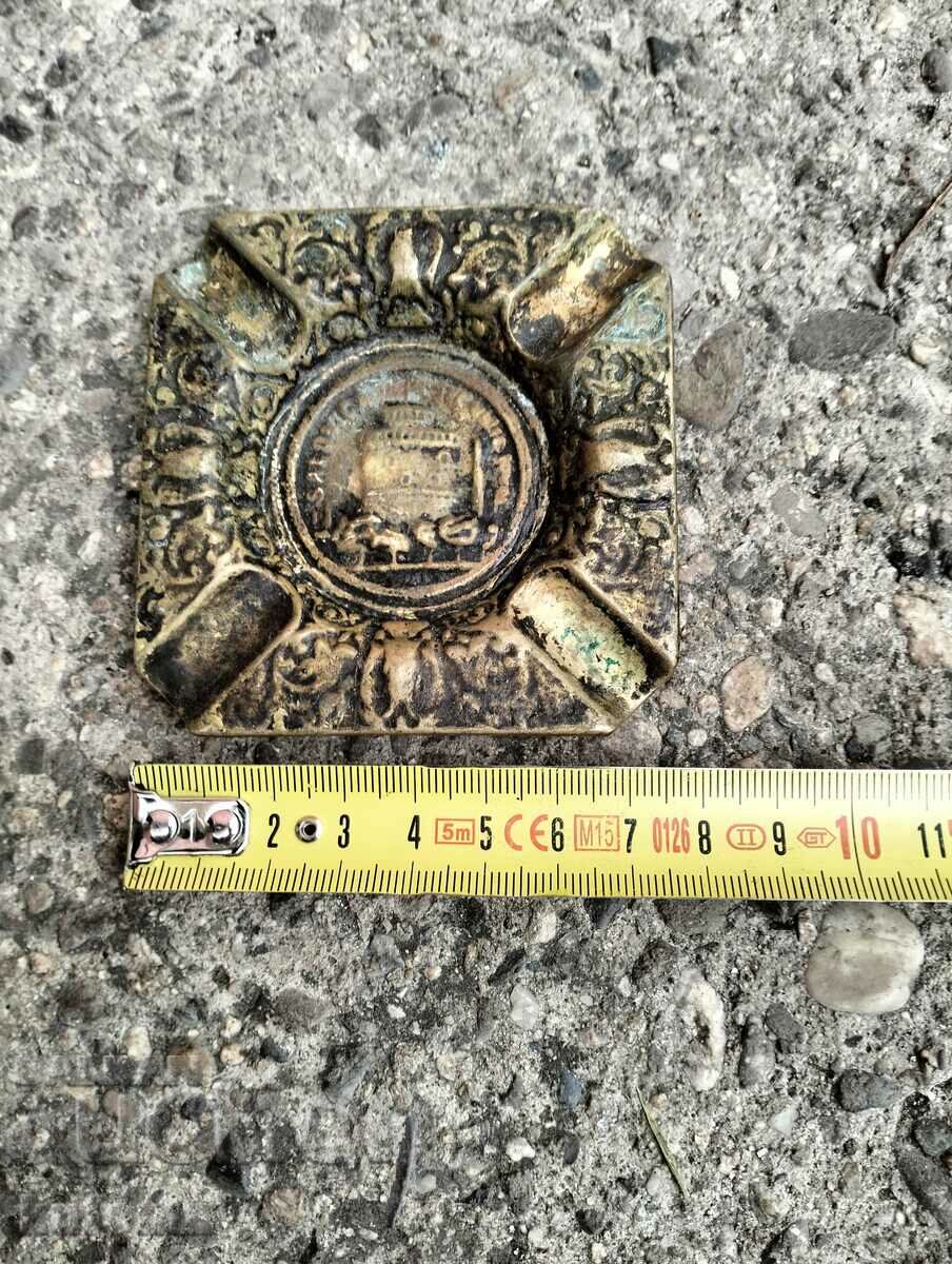 scrumieră veche din bronz cu preț 14.99 BGN | € 7.66 scrumieră veche din bronz cu preț 14.99 BGN | € 7.66