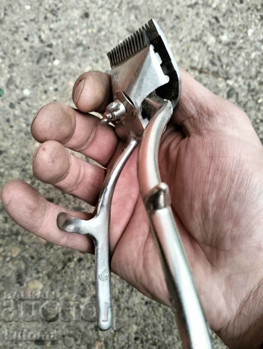 Delivery of Hand clipper Delivery of Hand clipper