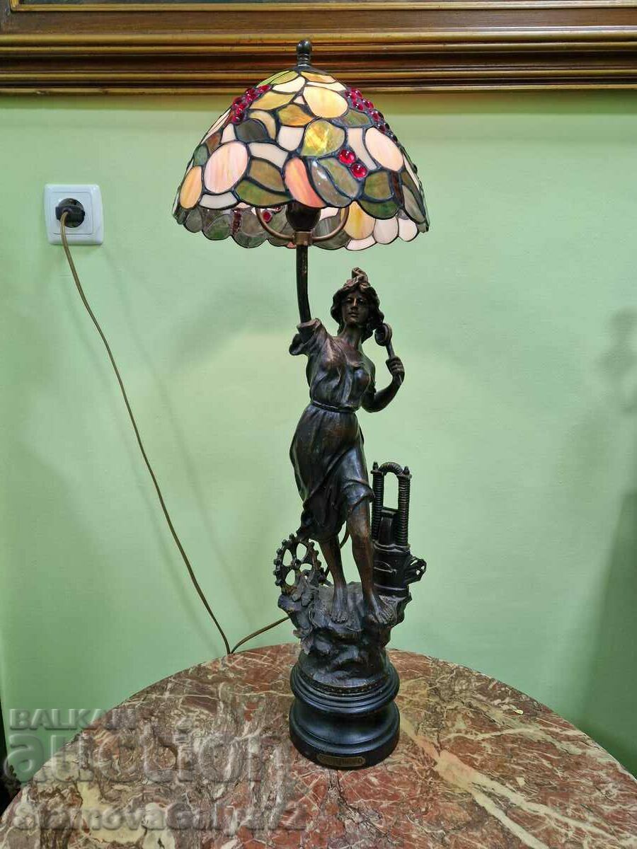 Прекрасна антикварна голяма френска фигурална лампа