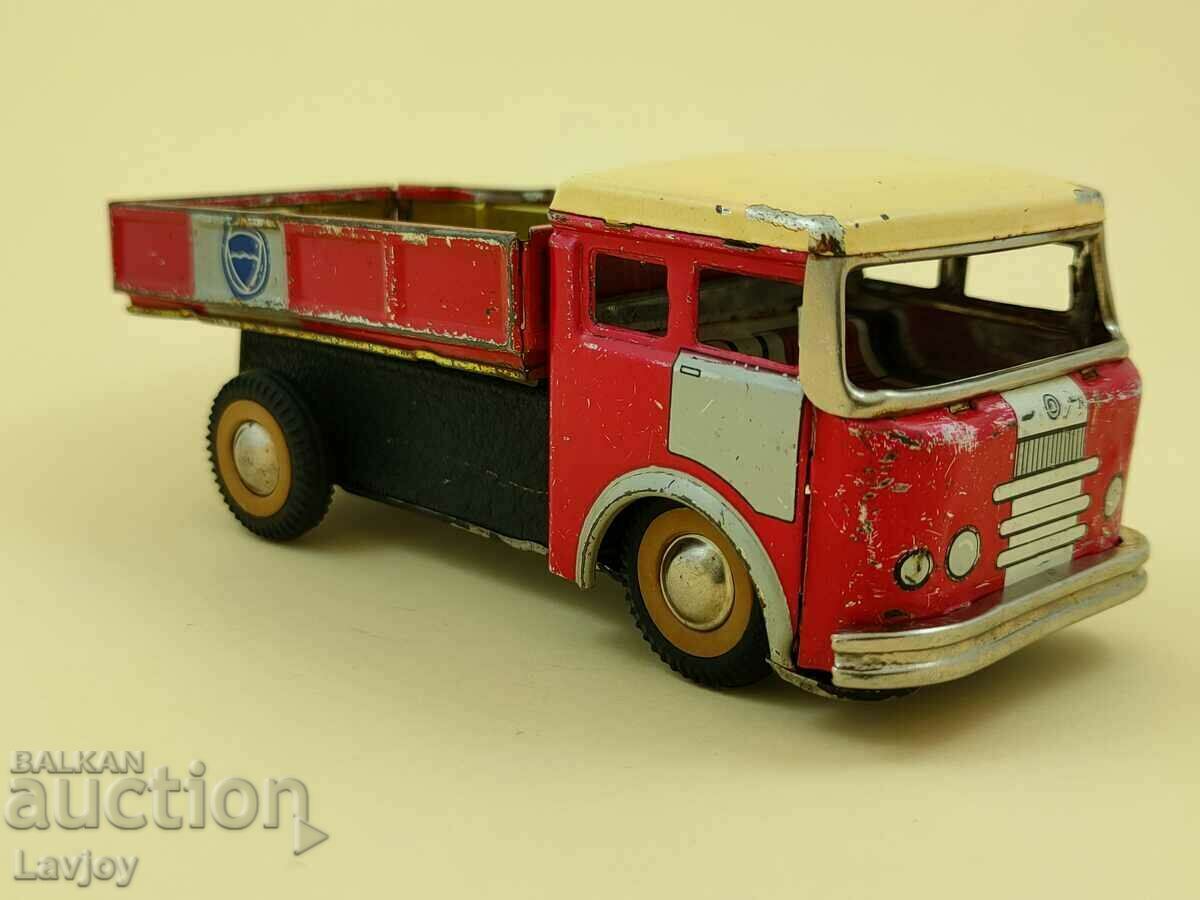 Auction  Old metal toy truck
