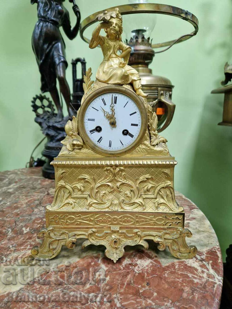 Un minunat ceas francez antic, din bronz, de pe cămin