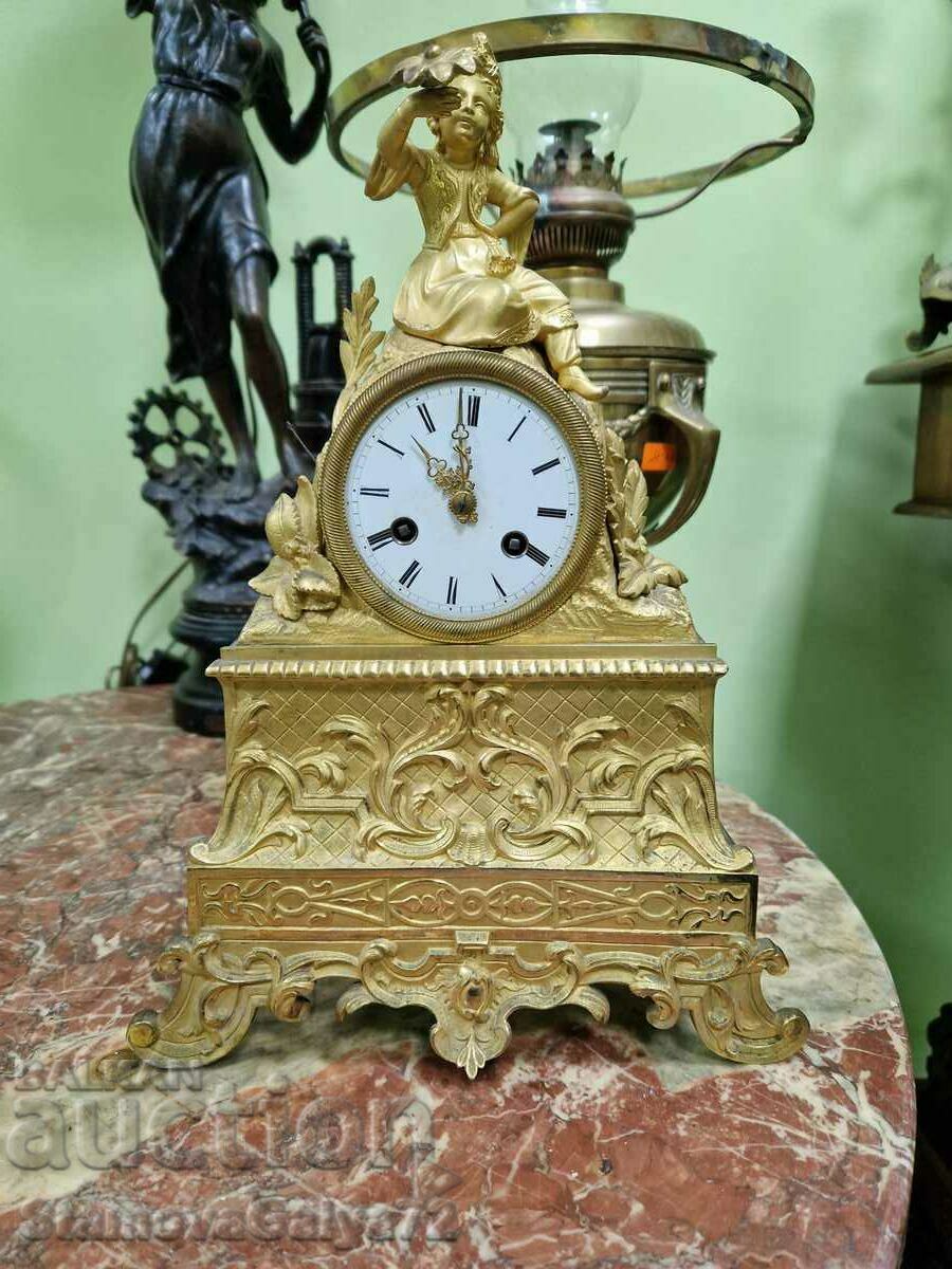 Прекрасен антикварен френски бронзов каминен часовник