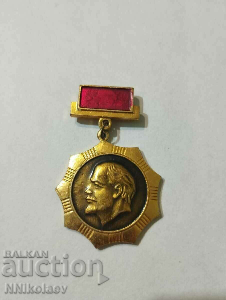 Delivery of USSR medal order with the image of V. I. Lenin Delivery of USSR medal order with the image of V. I. Lenin