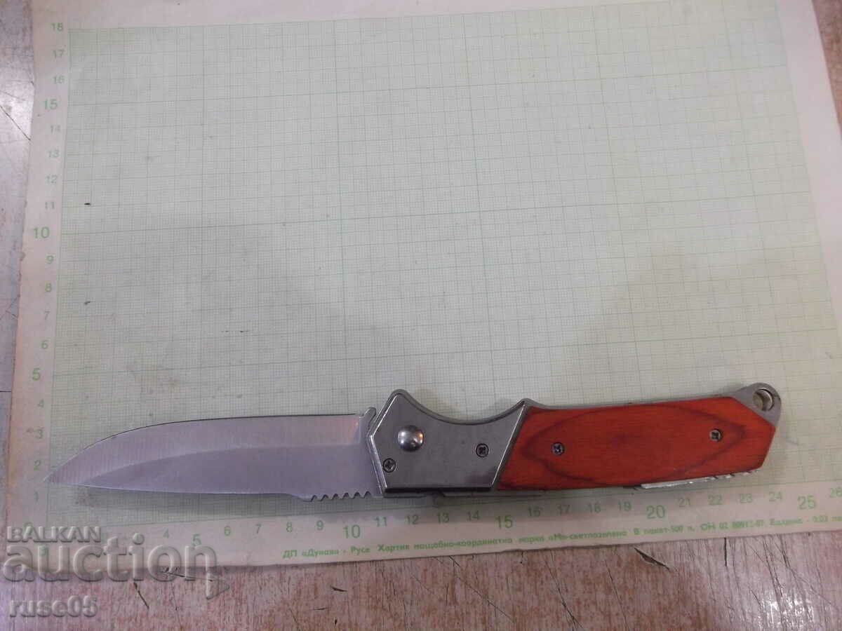 Ημιαυτόματο πτυσσόμενο μαχαίρι με τιμή 15.00 BGN | € 7.67