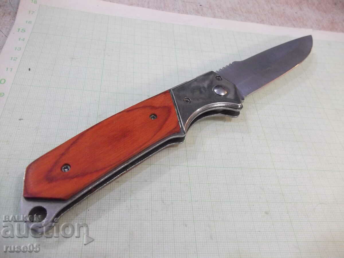 Παράδοση Ημιαυτόματο πτυσσόμενο μαχαίρι