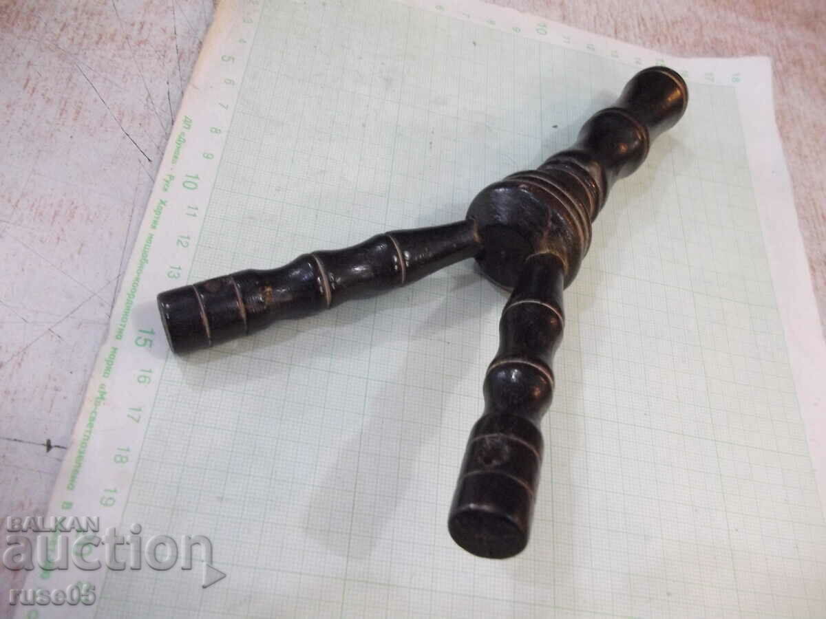 Auction Wooden slingshot Auction Wooden slingshot