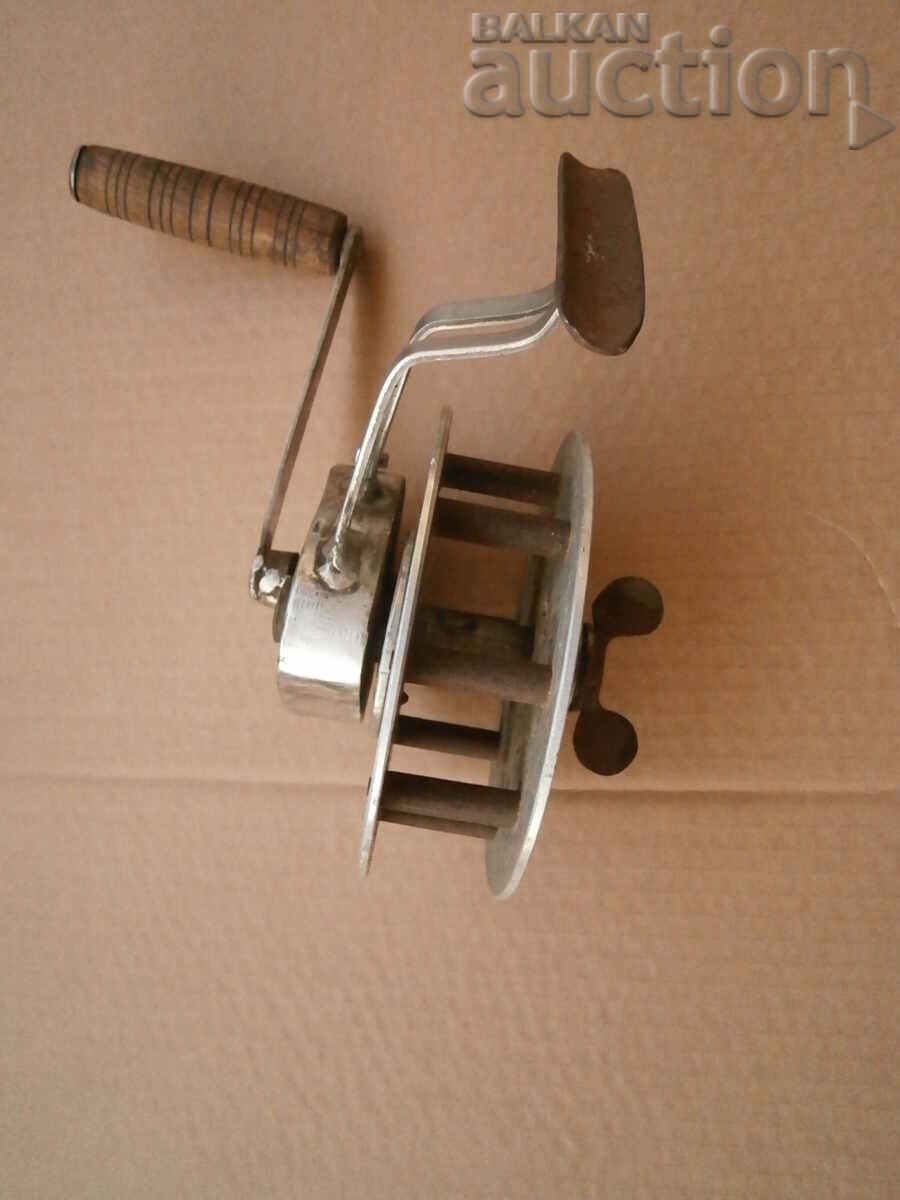 Auction  huge catfish fishing reel