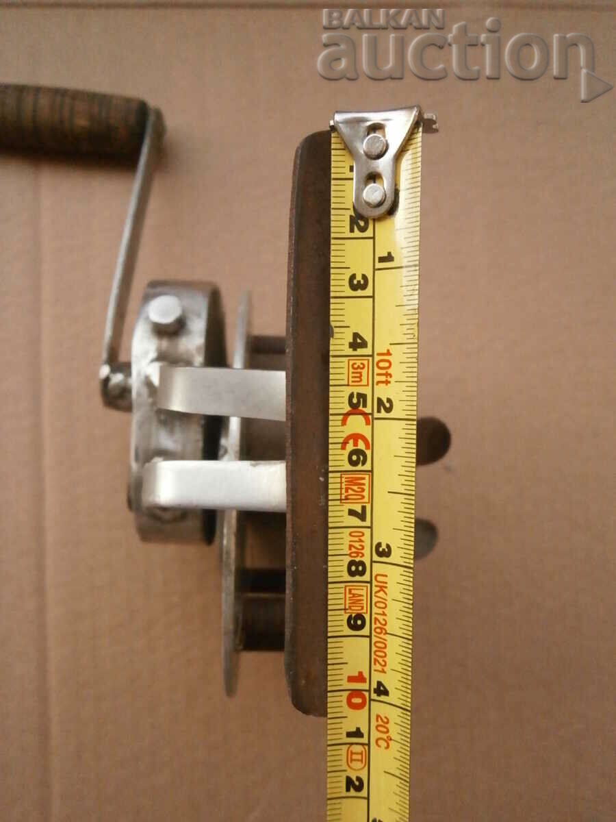 Delivery of huge catfish fishing reel