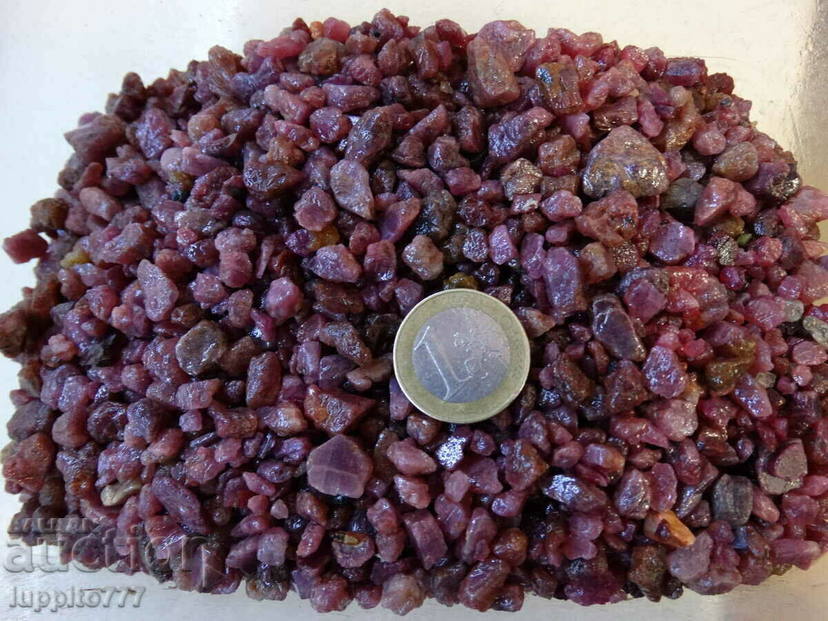 Auction natural ruby corundum 7500 carats/1500 g. 700 pcs +lot Auction natural ruby corundum 7500 carats/1500 g. 700 pcs +lot