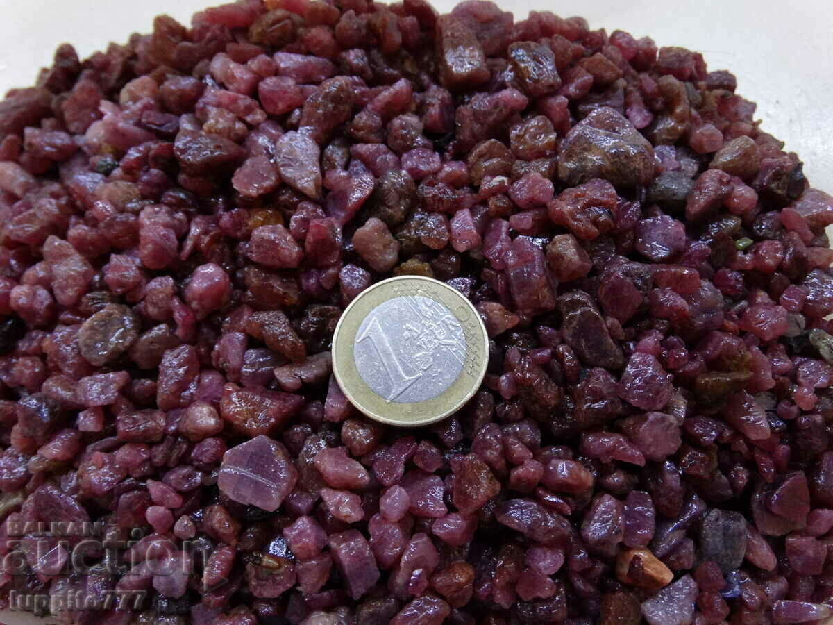 естествен рубин corundum 7500 карата/1500 гр. 700бр +лот