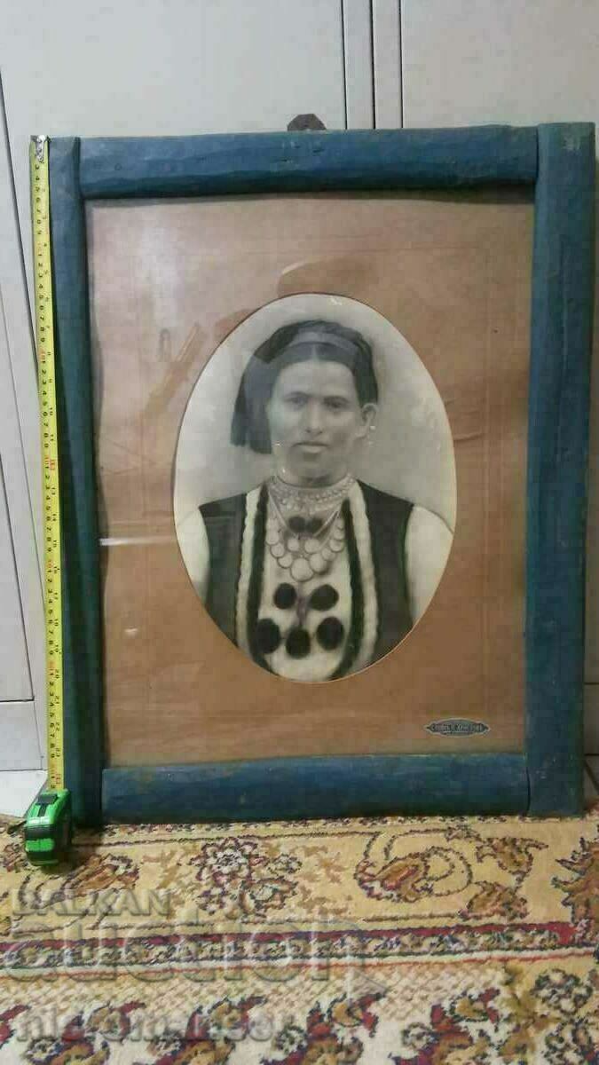 Renaissance photo in original frame. - 7