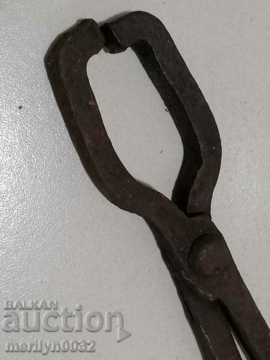 Auction Old blacksmith's tongs, wrought iron, tile tool Auction Old blacksmith's tongs, wrought iron, tile tool