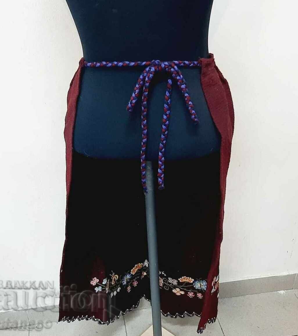 Автентична червена вълнена престилка, част от носия(16.3) - 6 Автентична червена вълнена престилка, част от носия(16.3) - 6