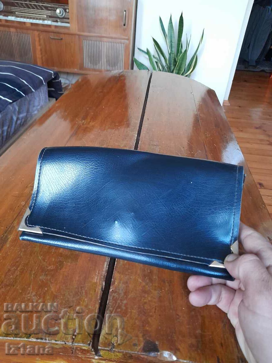 Old handbag with price 15.00 BGN | € 7.67 Old handbag with price 15.00 BGN | € 7.67