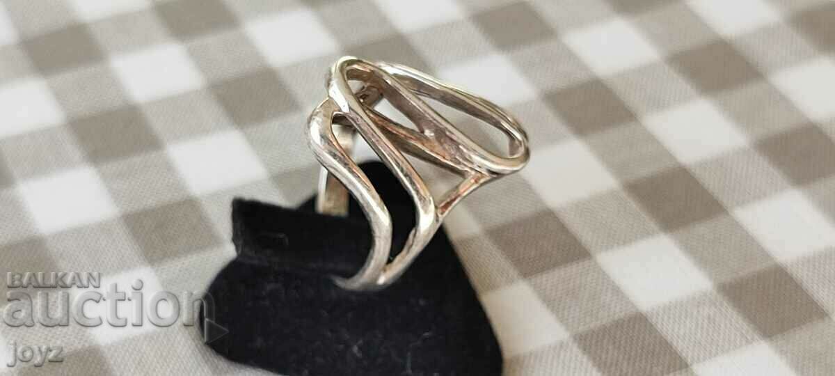 Auction SILVER RING 3.68 GRAMS/ SAMPLING 925 Auction SILVER RING 3.68 GRAMS/ SAMPLING 925