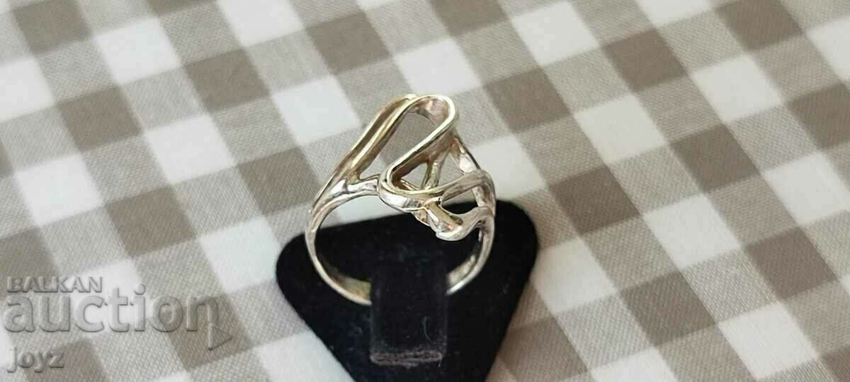 SILVER RING 3.68 GRAMS/ SAMPLING 925 SILVER RING 3.68 GRAMS/ SAMPLING 925