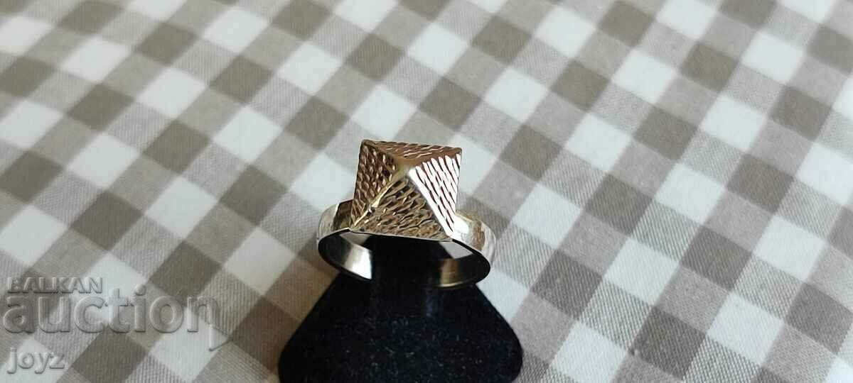 Auction SILVER RING 4.45 GRAMS/ SAMPLE 925 Auction SILVER RING 4.45 GRAMS/ SAMPLE 925
