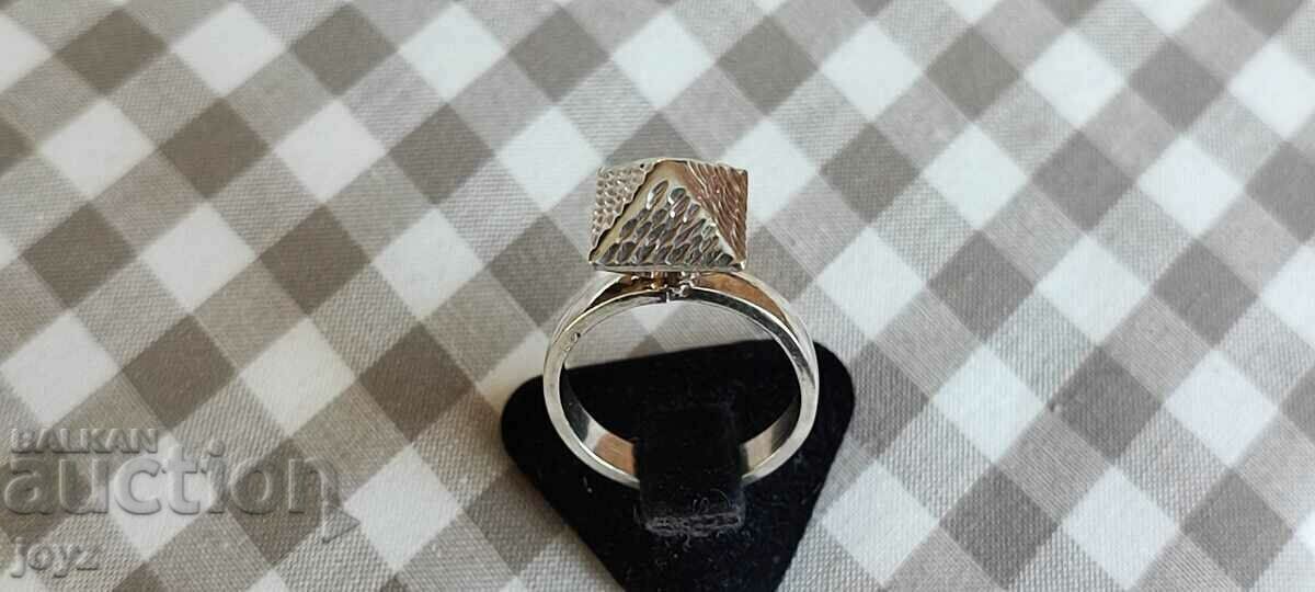 Delivery of SILVER RING 4.45 GRAMS/ SAMPLE 925 Delivery of SILVER RING 4.45 GRAMS/ SAMPLE 925