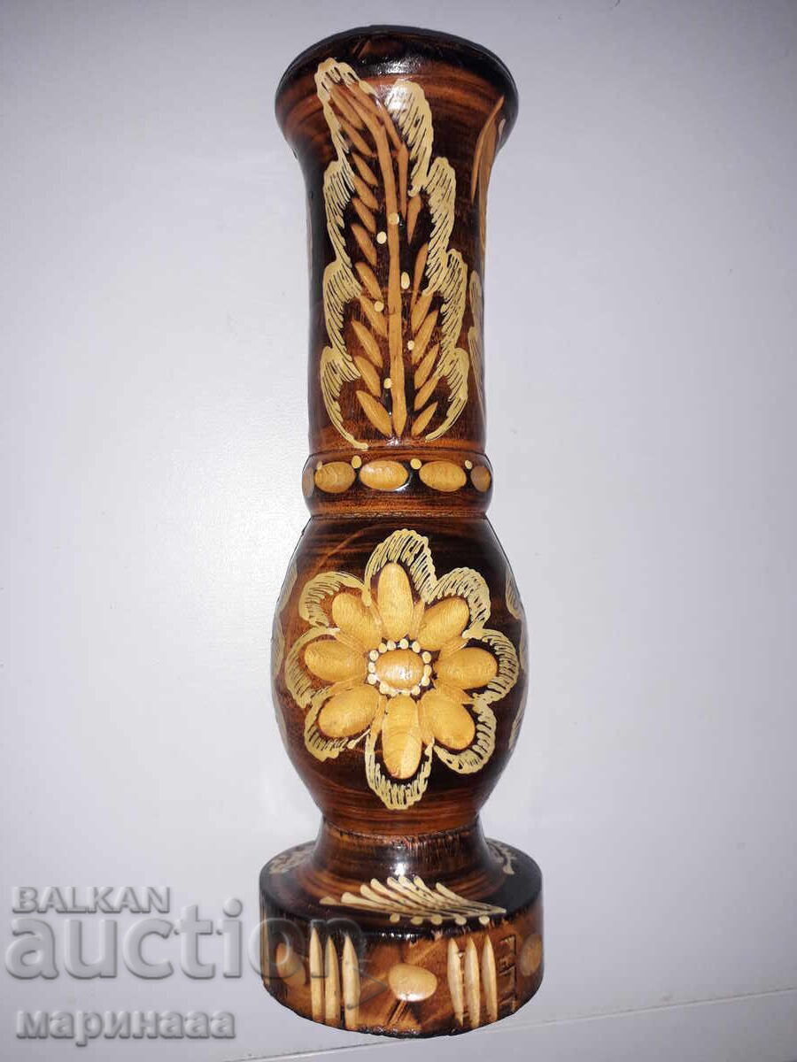 VAZA VECHE. SCULPTURĂ ÎN LEMN VAZA VECHE. SCULPTURĂ ÎN LEMN