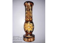 VAZA VECHE. SCULPTURĂ ÎN LEMN