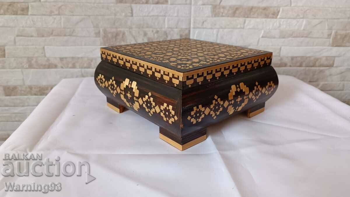 Delivery of Old wooden jewelry box - decorated with veneer - #1 Delivery of Old wooden jewelry box - decorated with veneer - #1