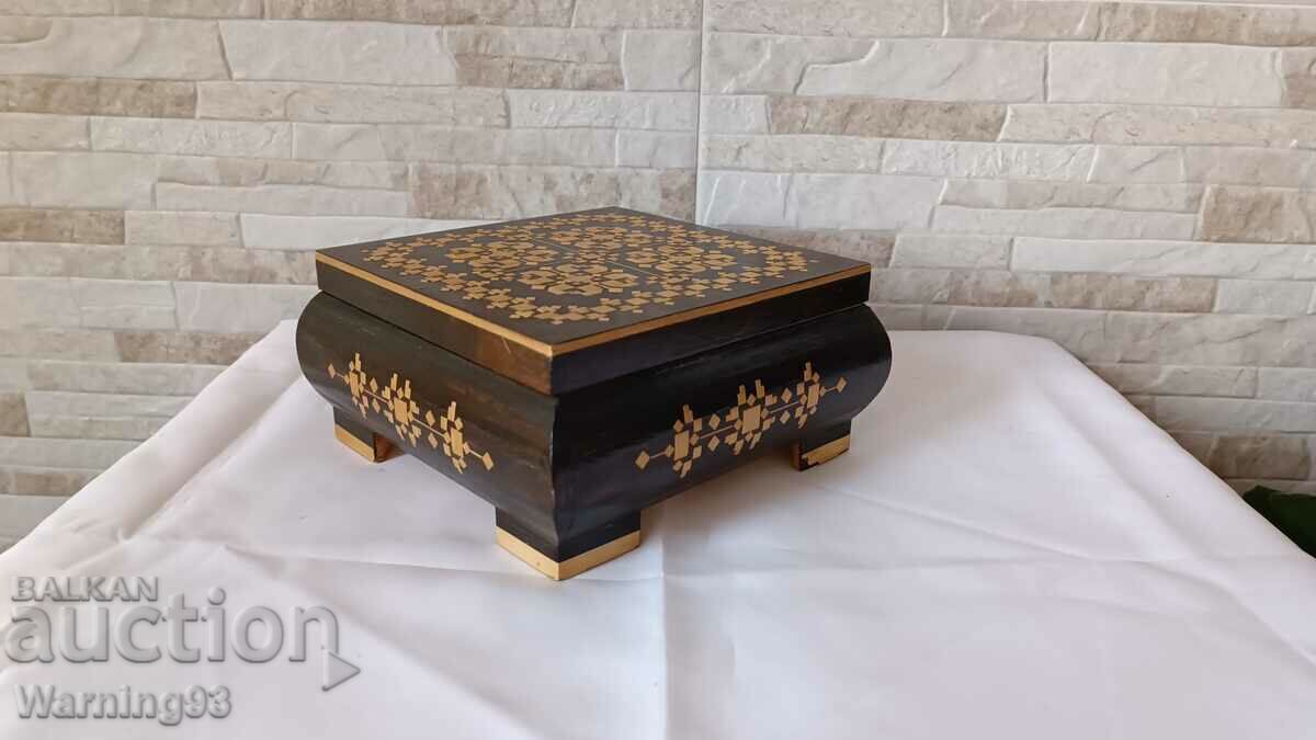 Delivery of Old wooden jewelry box - decorated with veneer - #1