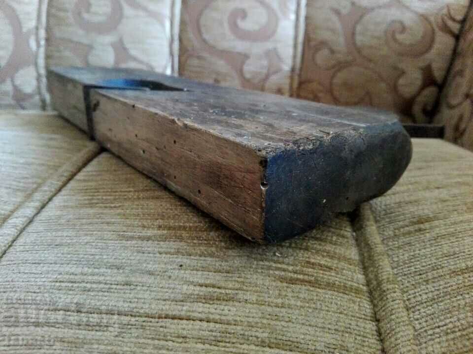 Old woodworking planer with knife with price 12.00 BGN | € 6.14 Old woodworking planer with knife with price 12.00 BGN | € 6.14