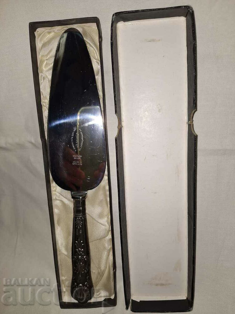Старинен нож шпатула за рязане и сервиране със сребърна дръж