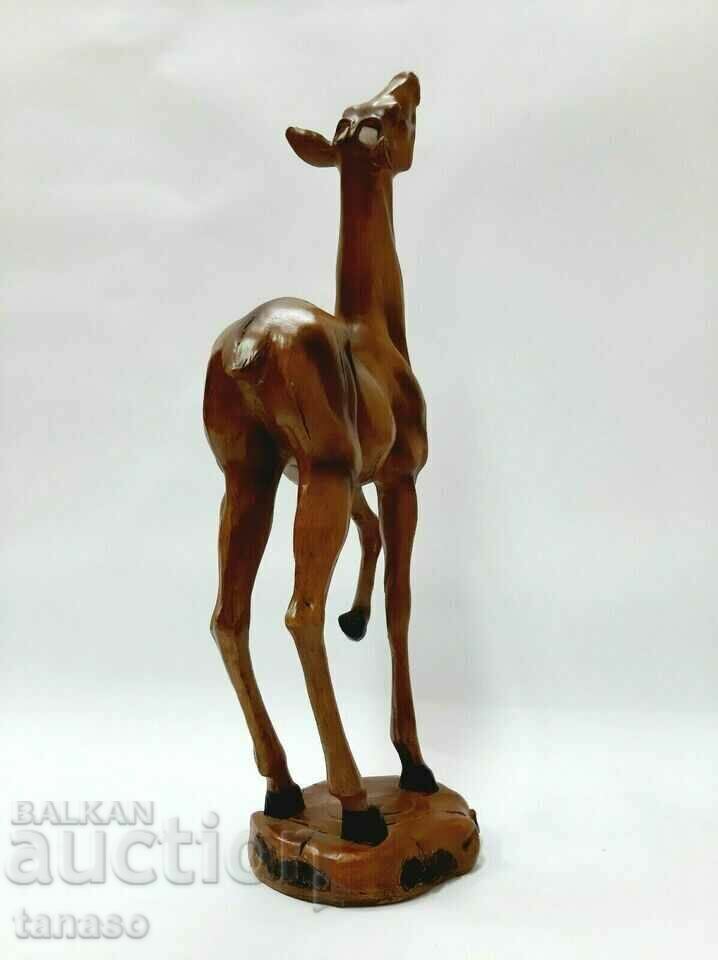 Auction Large statuette, figula of a doe, resin Auction Large statuette, figula of a doe, resin