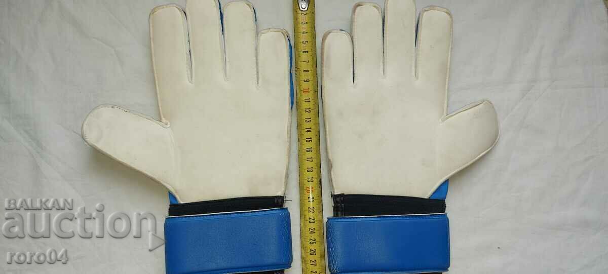 Licitație ADIDAS - MANUSI DE PORTAR