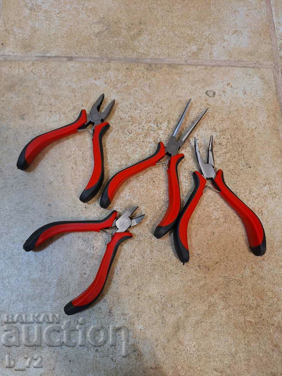 Lot of pliers, new with price 14.00 BGN | € 7.16 Lot of pliers, new with price 14.00 BGN | € 7.16